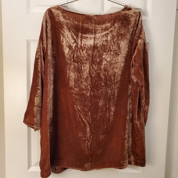 J.Jill Luxurious Velvet Embroidered Bell-Sleeve Top Sz M - Picture 5 of 9